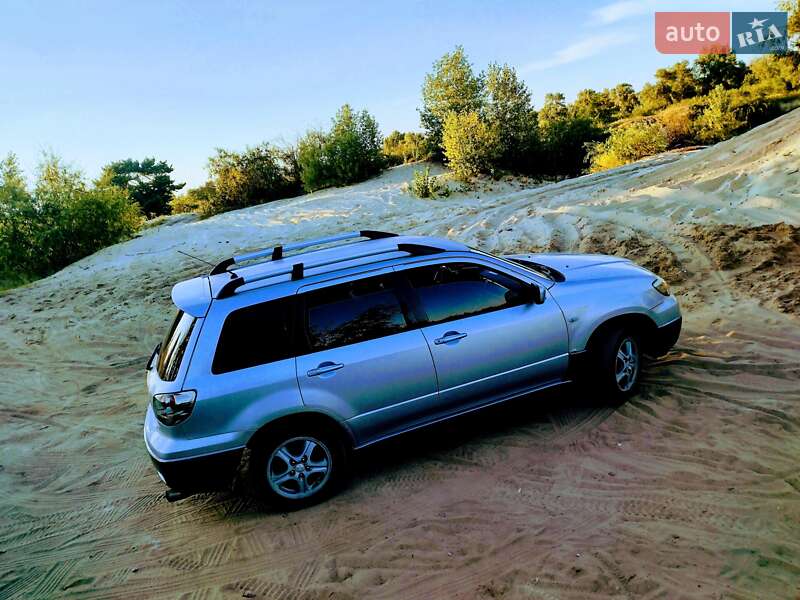 Внедорожник / Кроссовер Mitsubishi Outlander 2003 в Киеве