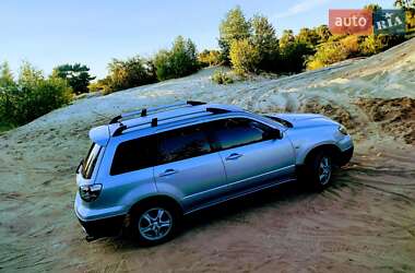 Внедорожник / Кроссовер Mitsubishi Outlander 2003 в 