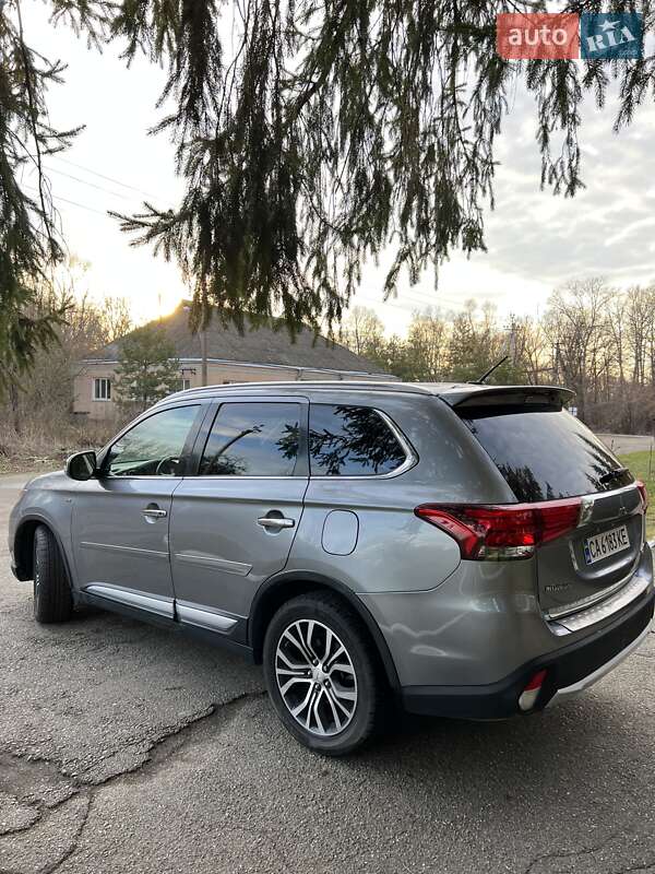 Позашляховик / Кросовер Mitsubishi Outlander 2015 в Корсунь-Шевченківському