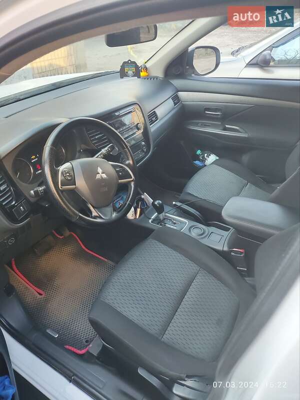 Позашляховик / Кросовер Mitsubishi Outlander 2013 в Кривому Розі фото 5 Позашляховик / Кросовер Mitsubishi Outlander 2013 в Кривому Розі