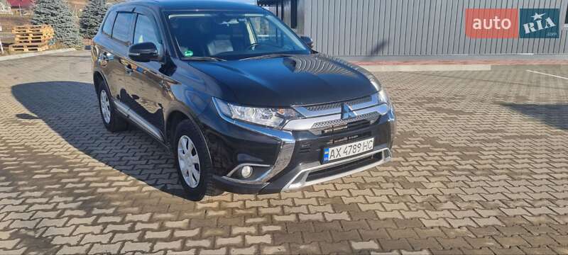 Позашляховик / Кросовер Mitsubishi Outlander 2018 в Чернівцях фото 6 Позашляховик / Кросовер Mitsubishi Outlander 2018 в Чернівцях