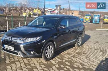 Позашляховик / Кросовер Mitsubishi Outlander 2018 в Чернівцях