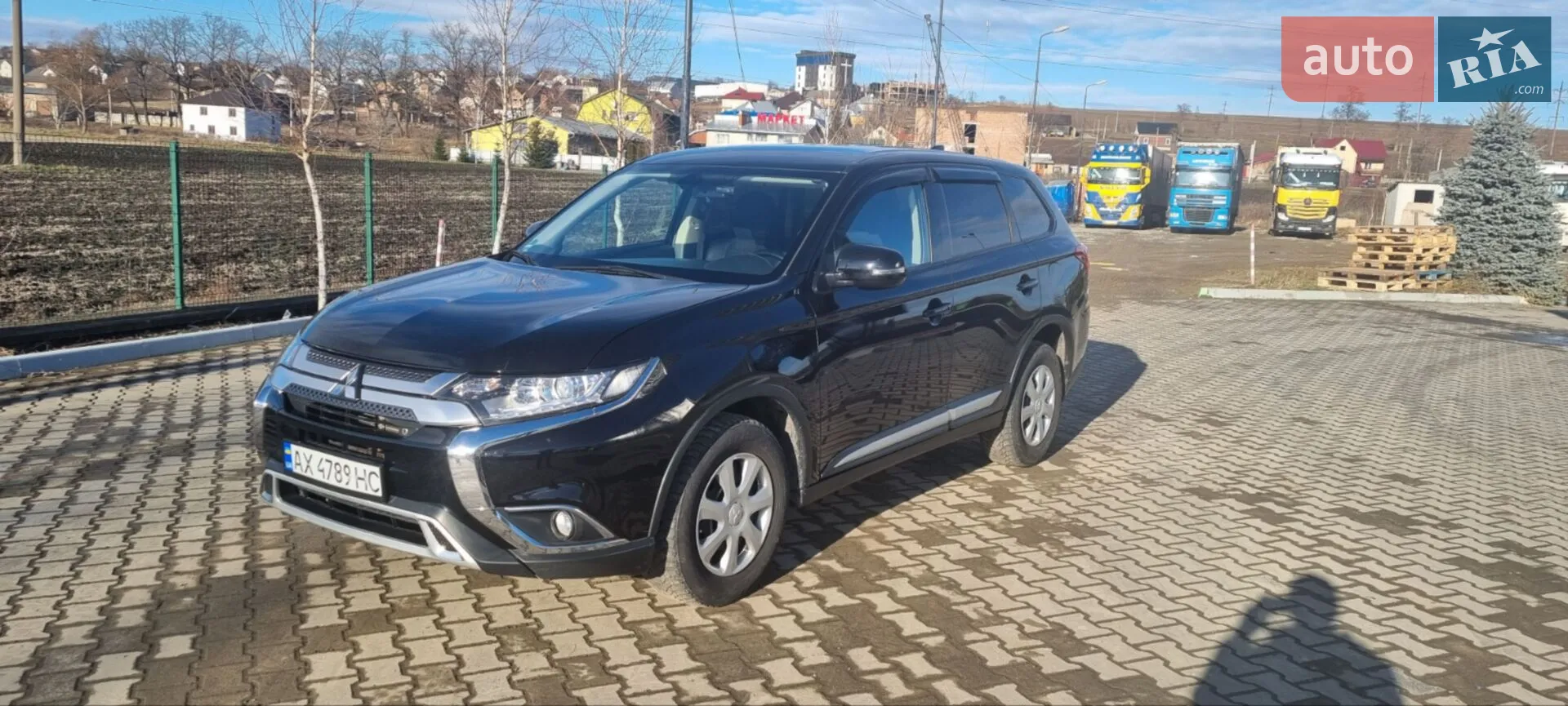 2018 Mitsubishi Outlander - фото 1