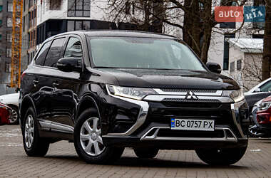 Позашляховик / Кросовер Mitsubishi Outlander 2018 в Львові