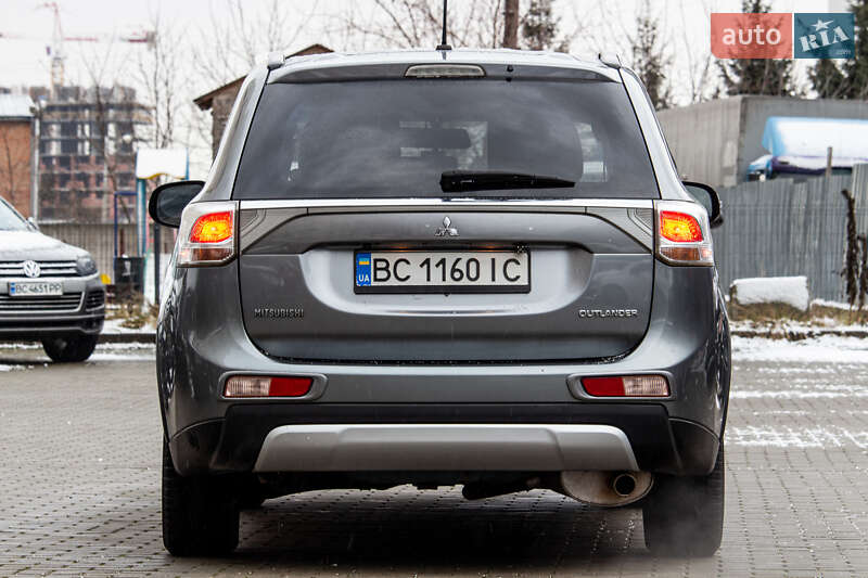 Позашляховик / Кросовер Mitsubishi Outlander 2015 в Львові фото 15 Позашляховик / Кросовер Mitsubishi Outlander 2015 в Львові