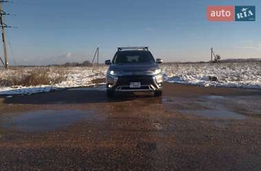 Внедорожник / Кроссовер Mitsubishi Outlander 2018 в Киеве