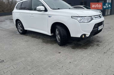 Внедорожник / Кроссовер Mitsubishi Outlander 2013 в Буче