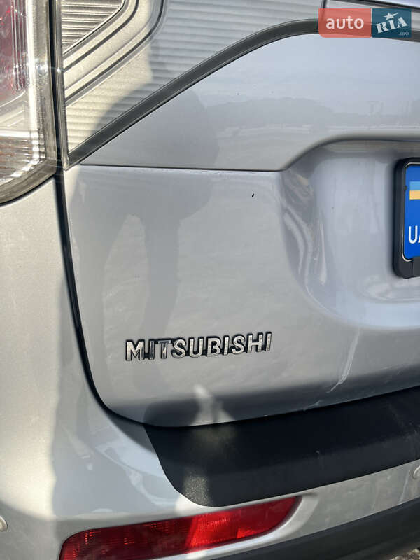 Внедорожник / Кроссовер Mitsubishi Outlander 2013 в Львове