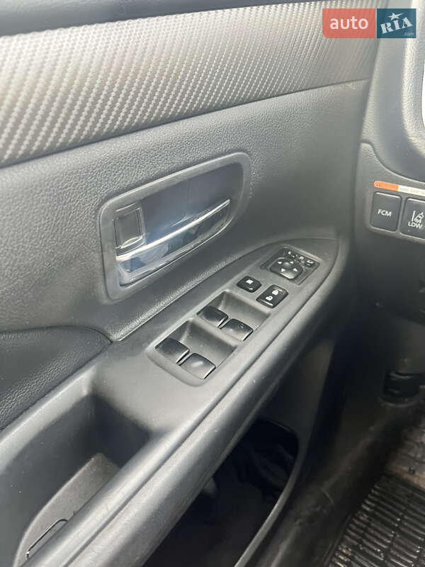 Внедорожник / Кроссовер Mitsubishi Outlander 2013 в Львове