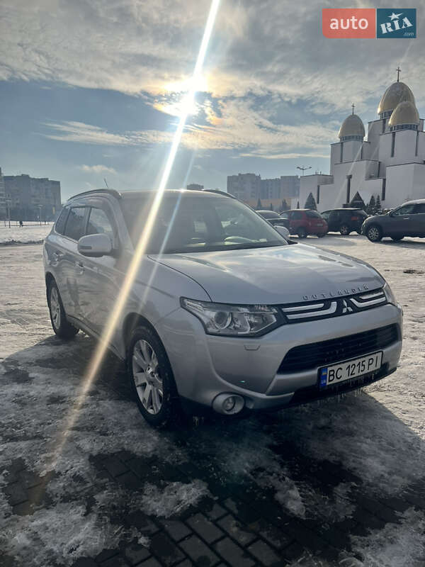Внедорожник / Кроссовер Mitsubishi Outlander 2013 в Львове