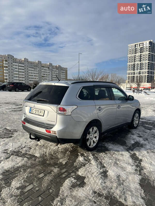 Внедорожник / Кроссовер Mitsubishi Outlander 2013 в Львове