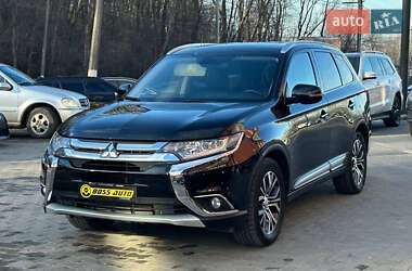 Позашляховик / Кросовер Mitsubishi Outlander 2015 в Чернівцях