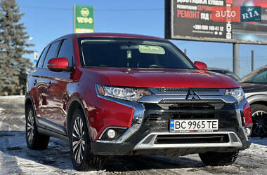 Позашляховик / Кросовер Mitsubishi Outlander 2019 в Львові