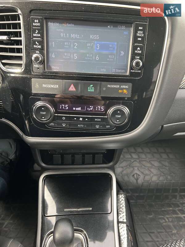 Позашляховик / Кросовер Mitsubishi Outlander 2017 в Львові