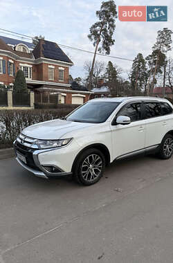 Позашляховик / Кросовер Mitsubishi Outlander 2017 в Києві