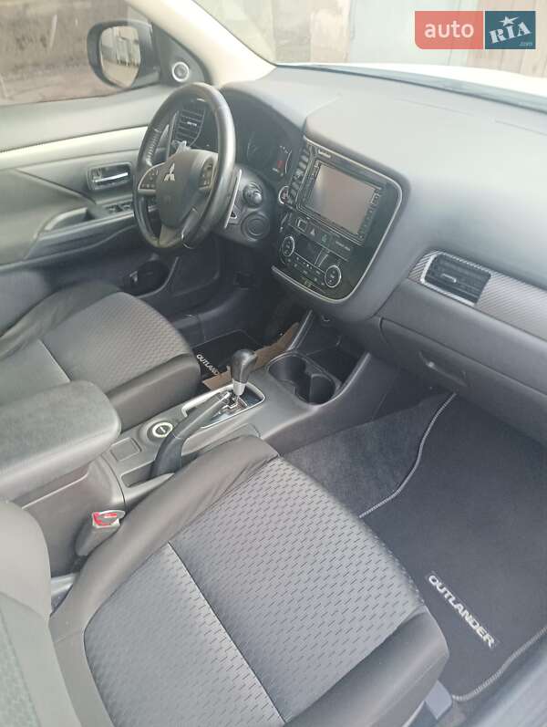 Позашляховик / Кросовер Mitsubishi Outlander 2013 в Чемерівцях