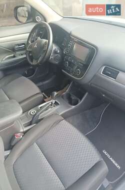 Внедорожник / Кроссовер Mitsubishi Outlander 2013 в 
