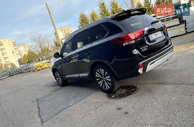 Позашляховик / Кросовер Mitsubishi Outlander 2020 в Львові