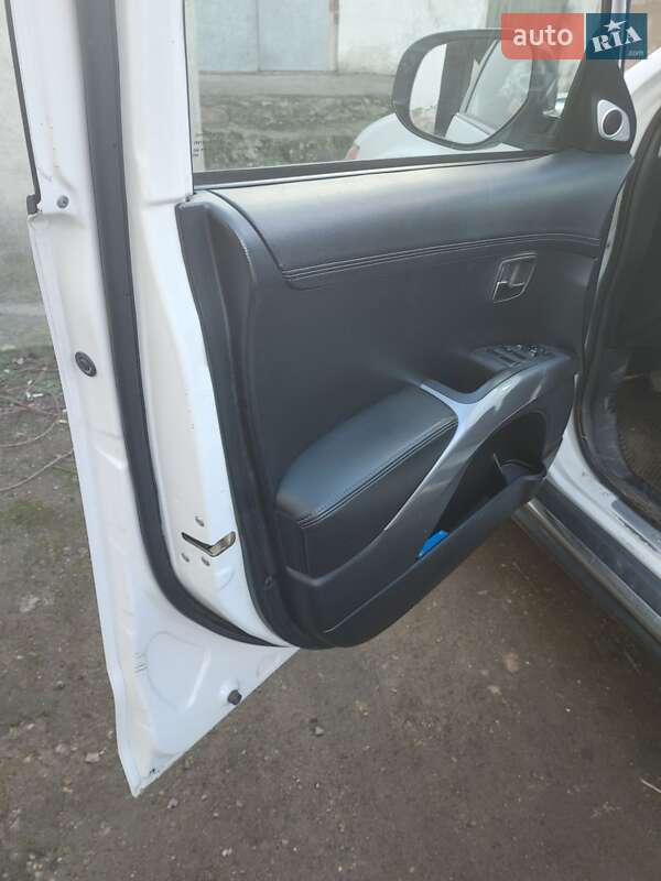 Внедорожник / Кроссовер Mitsubishi Outlander 2010 в Братском