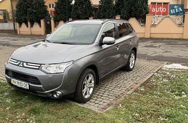 Позашляховик / Кросовер Mitsubishi Outlander 2013 в Ужгороді