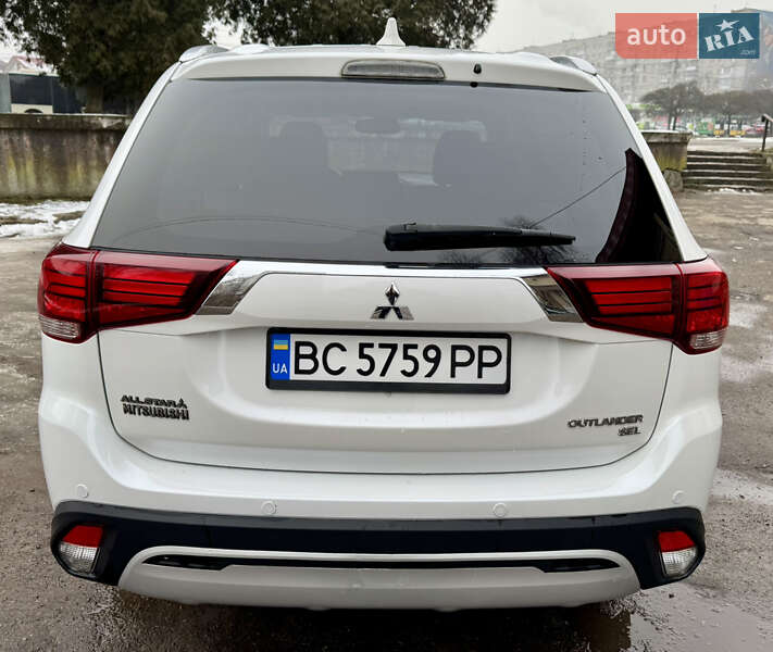 Внедорожник / Кроссовер Mitsubishi Outlander 2018 в Львове