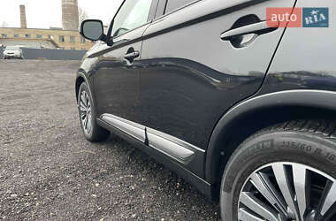 Внедорожник / Кроссовер Mitsubishi Outlander 2020 в 