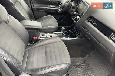 Внедорожник / Кроссовер Mitsubishi Outlander 2020 в 