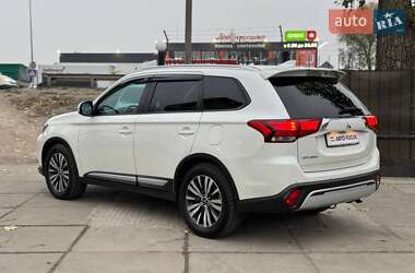 Позашляховик / Кросовер Mitsubishi Outlander 2020 в Києві