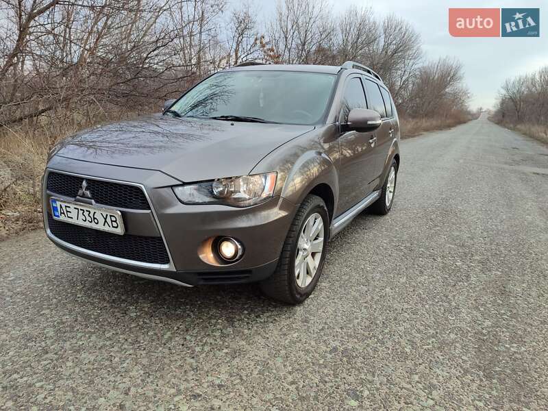 Внедорожник / Кроссовер Mitsubishi Outlander 2011 в Новомосковске