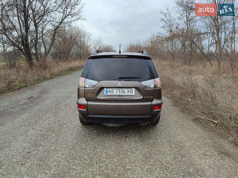 Внедорожник / Кроссовер Mitsubishi Outlander 2011 в Новомосковске