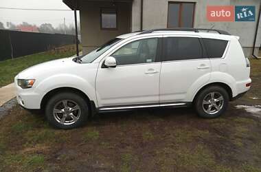 Внедорожник / Кроссовер Mitsubishi Outlander 2011 в 