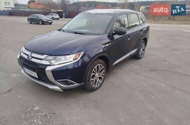 Внедорожник / Кроссовер Mitsubishi Outlander 2018 в 