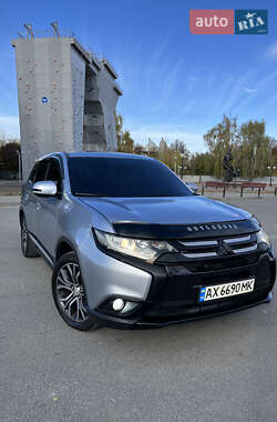 Позашляховик / Кросовер Mitsubishi Outlander 2016 в 