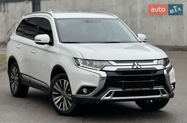 Позашляховик / Кросовер Mitsubishi Outlander 2020 в Києві