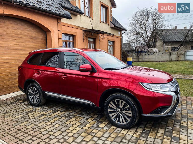 Внедорожник / Кроссовер Mitsubishi Outlander 2023 в Черновцах фото 11 Внедорожник / Кроссовер Mitsubishi Outlander 2023 в Черновцах