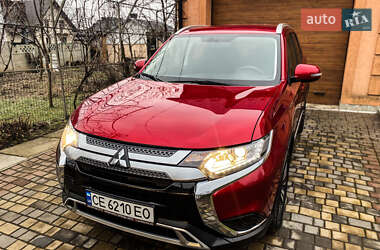 Позашляховик / Кросовер Mitsubishi Outlander 2023 в Чернівцях