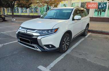 Позашляховик / Кросовер Mitsubishi Outlander 2018 в Запоріжжі