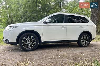 Внедорожник / Кроссовер Mitsubishi Outlander 2015 в 