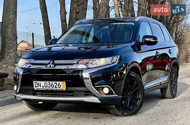 Позашляховик / Кросовер Mitsubishi Outlander 2016 в Стрию