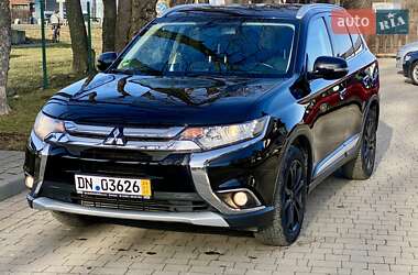 Позашляховик / Кросовер Mitsubishi Outlander 2016 в Стрию