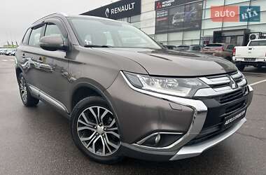 Позашляховик / Кросовер Mitsubishi Outlander 2016 в Києві