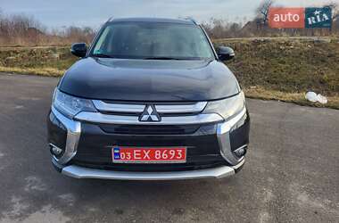 Внедорожник / Кроссовер Mitsubishi Outlander 2016 в 
