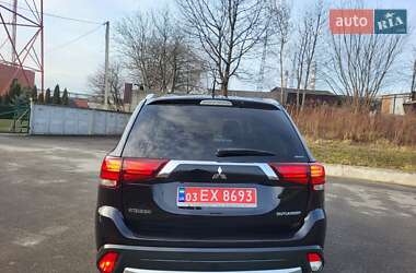 Внедорожник / Кроссовер Mitsubishi Outlander 2016 в 