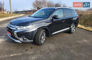 Внедорожник / Кроссовер Mitsubishi Outlander 2016 в 