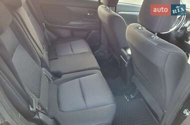 Внедорожник / Кроссовер Mitsubishi Outlander 2016 в 
