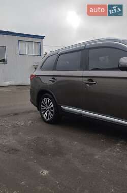 Внедорожник / Кроссовер Mitsubishi Outlander 2020 в Хмельницком