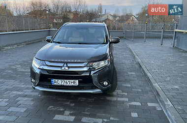 Позашляховик / Кросовер Mitsubishi Outlander 2017 в Луцьку