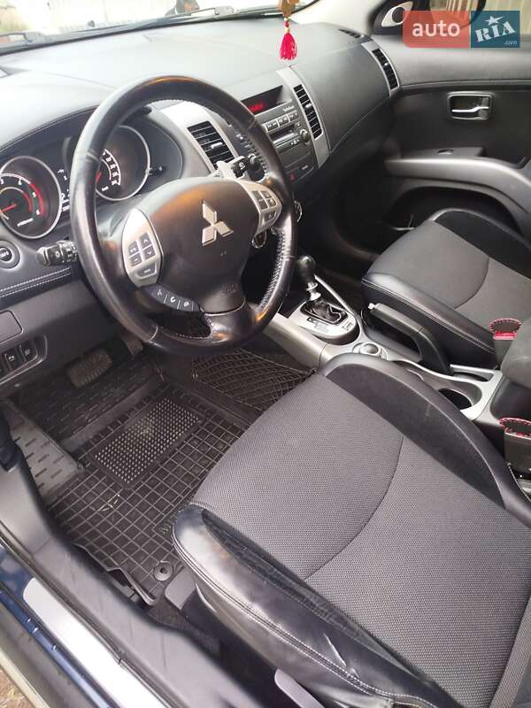Внедорожник / Кроссовер Mitsubishi Outlander 2011 в Иршаве