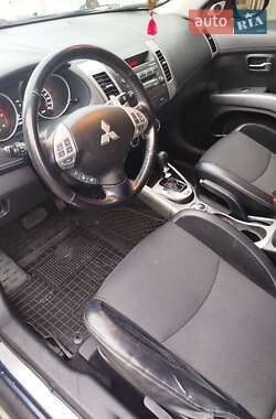 Внедорожник / Кроссовер Mitsubishi Outlander 2011 в 