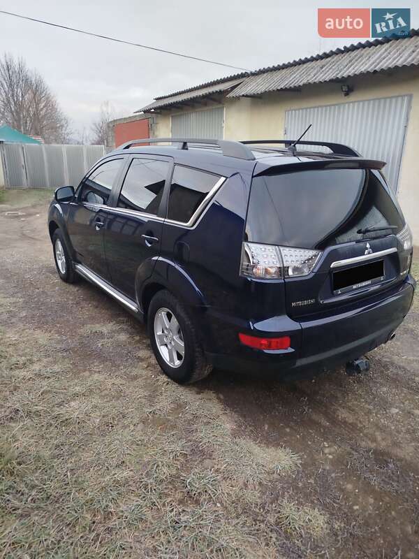 Внедорожник / Кроссовер Mitsubishi Outlander 2011 в Иршаве